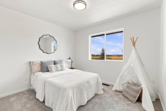 34911 N Arlington Rd, Deer Park, WA 99006