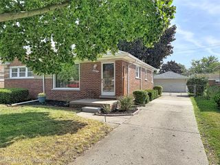 8842 Merriman Road, Livonia, MI 48150