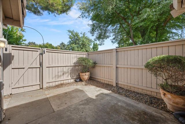 8113 Red Sherry Ln, Fair Oaks, CA 95628