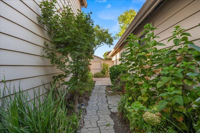 8113 Red Sherry Ln, Fair Oaks, CA 95628