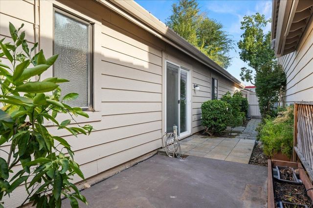 8113 Red Sherry Ln, Fair Oaks, CA 95628