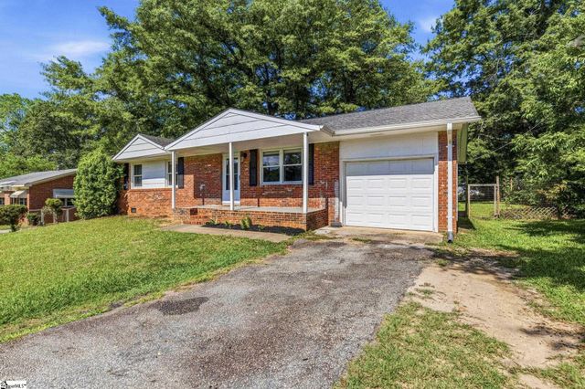 711 Hellams Street, Fountain Inn, SC 29644