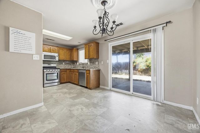 4414 Sun Devils Avenue, Bakersfield, CA 93313