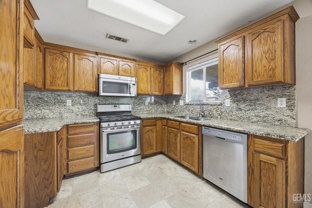 4414 Sun Devils Avenue, Bakersfield, CA 93313