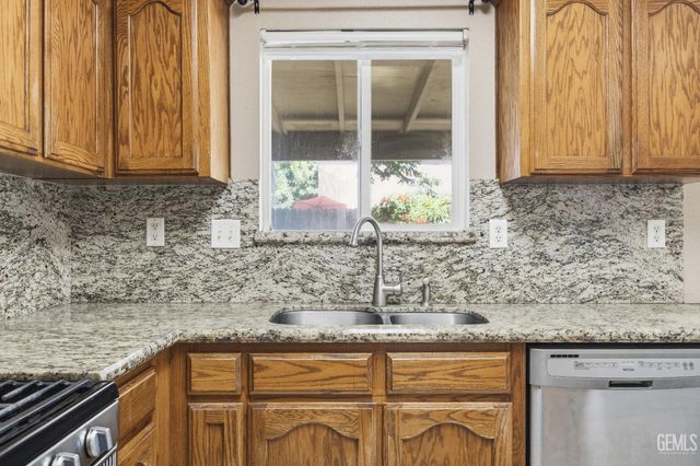 4414 Sun Devils Avenue, Bakersfield, CA 93313