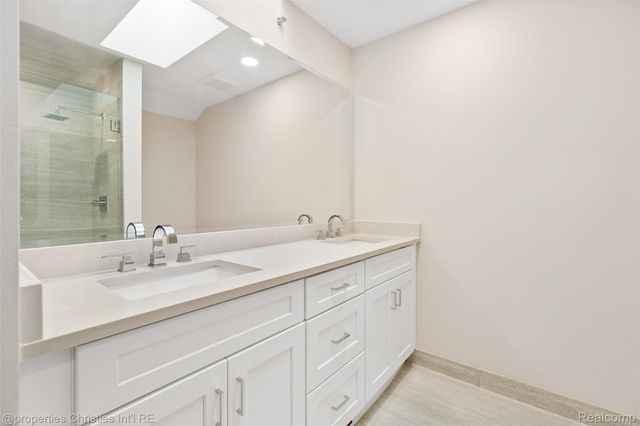 29426 Glen Oaks Boulevard W, Farmington Hills, MI 48334