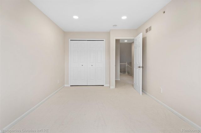 29426 Glen Oaks Boulevard W, Farmington Hills, MI 48334