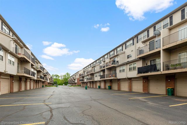 29426 Glen Oaks Boulevard W, Farmington Hills, MI 48334