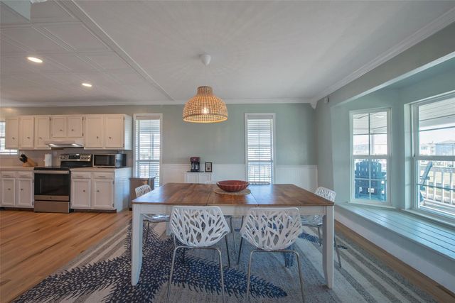 2940 Laguna Drive, Crystal Beach, TX 77650