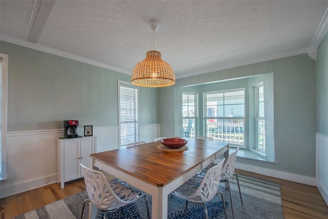 2940 Laguna Drive, Crystal Beach, TX 77650