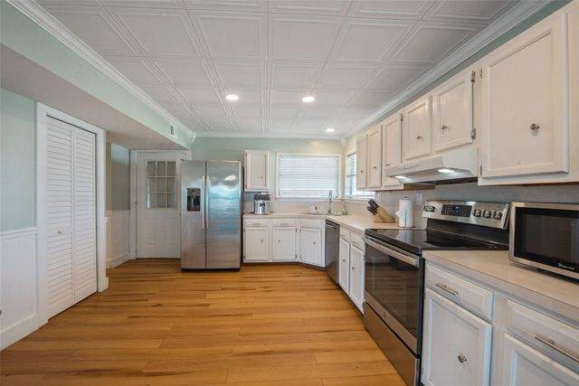 2940 Laguna Drive, Crystal Beach, TX 77650