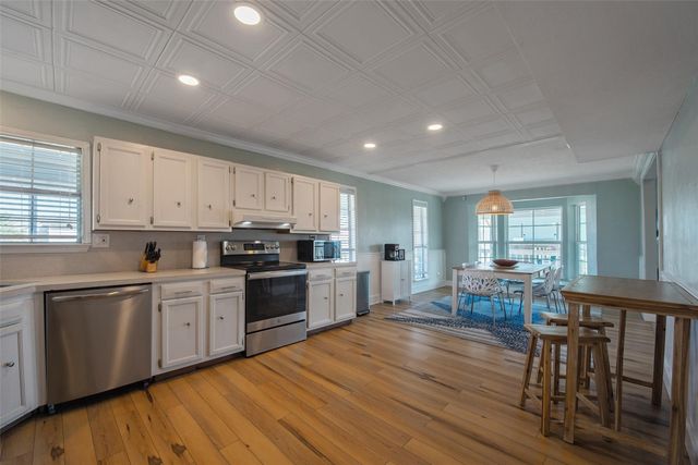 2940 Laguna Drive, Crystal Beach, TX 77650
