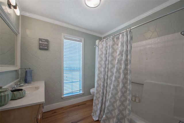 2940 Laguna Drive, Crystal Beach, TX 77650
