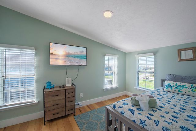 2940 Laguna Drive, Crystal Beach, TX 77650
