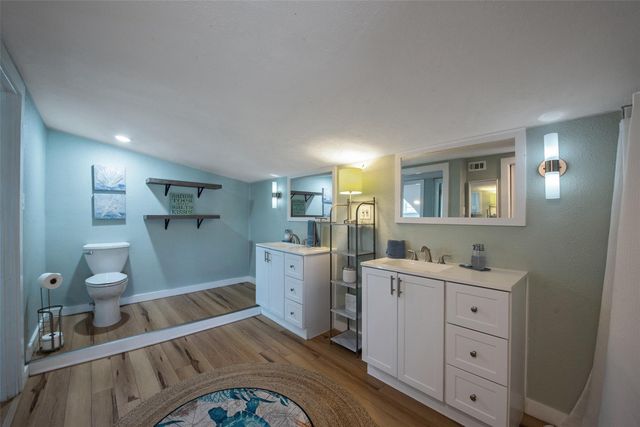 2940 Laguna Drive, Crystal Beach, TX 77650