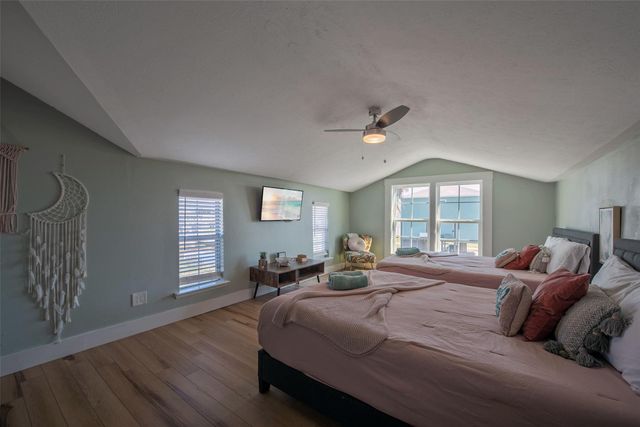 2940 Laguna Drive, Crystal Beach, TX 77650