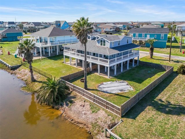 2940 Laguna Drive, Crystal Beach, TX 77650