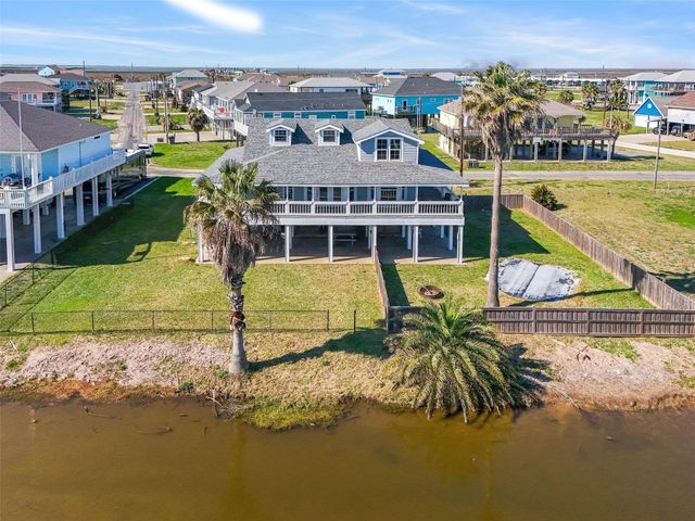 2940 Laguna Drive, Crystal Beach, TX 77650