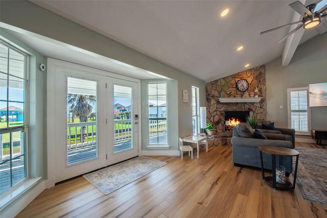 2940 Laguna Drive, Crystal Beach, TX 77650