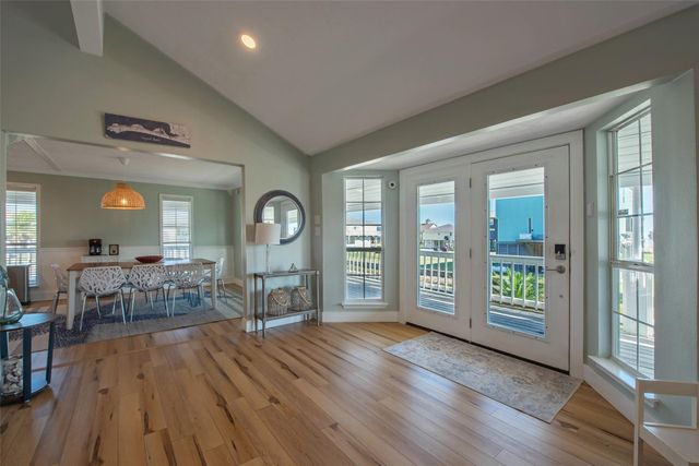 2940 Laguna Drive, Crystal Beach, TX 77650