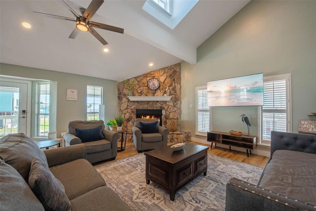 2940 Laguna Drive, Crystal Beach, TX 77650