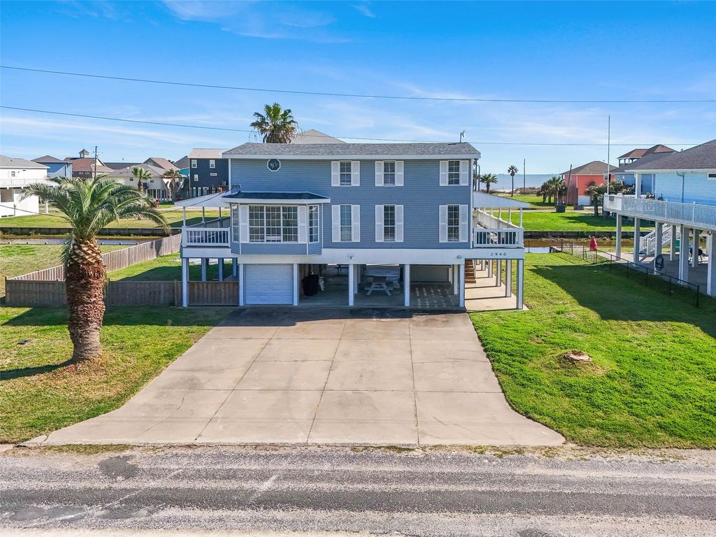 2940 Laguna Drive, Crystal Beach, TX 77650