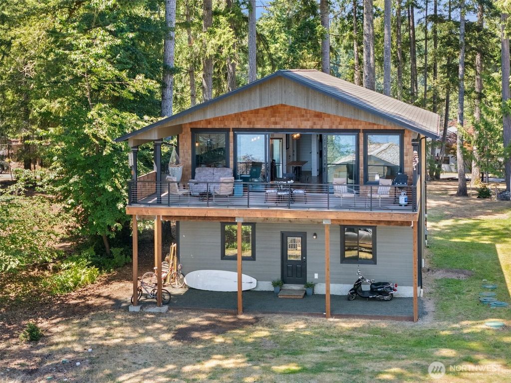 1661 E Treasure Island Drive, Allyn, WA 98524
