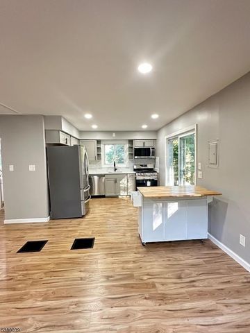 949 Plymouth Lake Dr, Stillwater Twp., NJ 07860