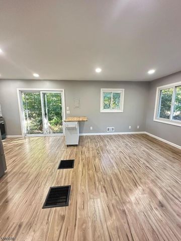 949 Plymouth Lake Dr, Stillwater Twp., NJ 07860