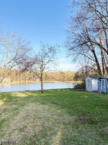 949 Plymouth Lake Dr, Stillwater Twp., NJ 07860