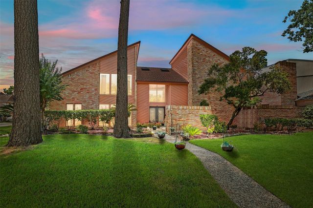 15703 Winding Moss Drive, Houston, TX 77068