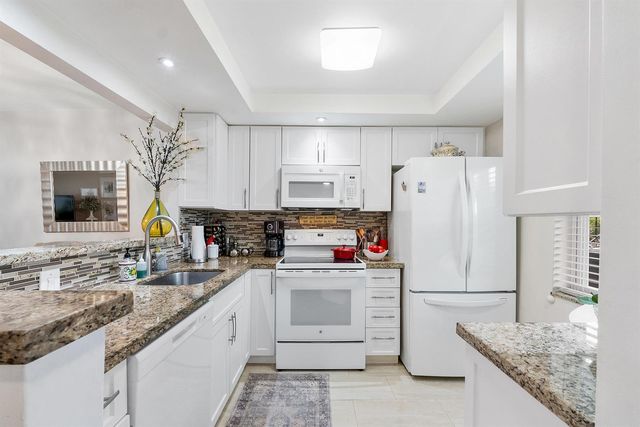 7837 Golf Cir Drive 212, Margate, FL 33063