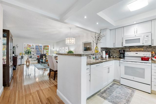 7837 Golf Cir Drive 212, Margate, FL 33063