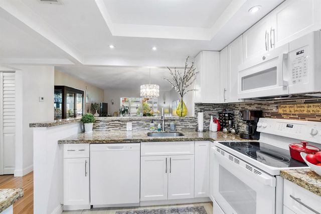 7837 Golf Cir Drive 212, Margate, FL 33063