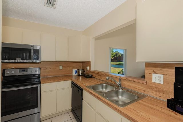 840 SW 120th Way, Davie, FL 33325