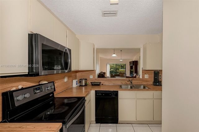 840 SW 120th Way, Davie, FL 33325