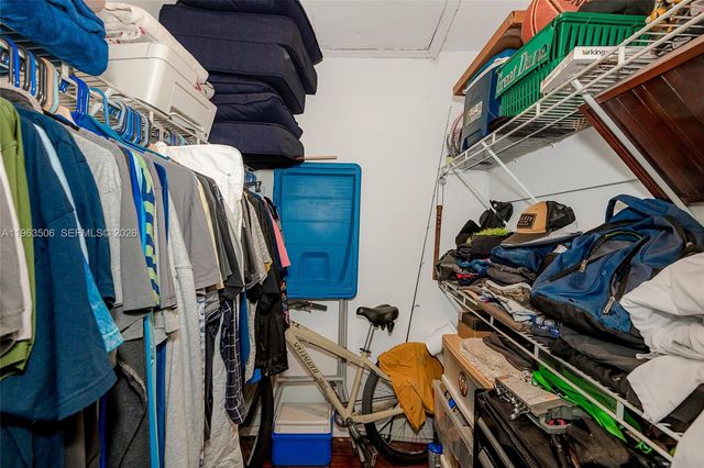 840 SW 120th Way, Davie, FL 33325