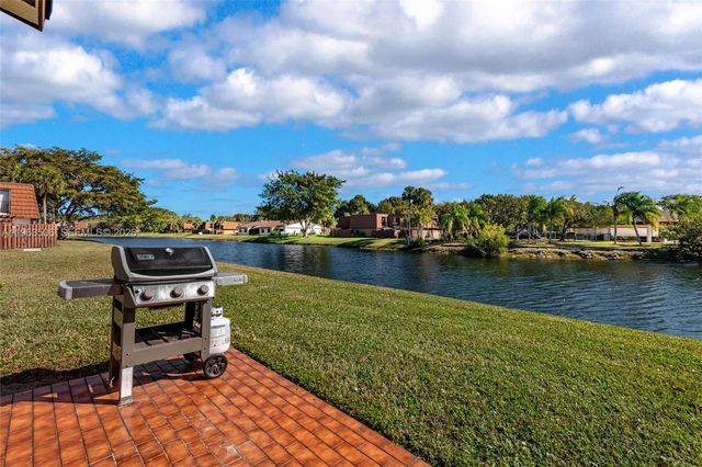 840 SW 120th Way, Davie, FL 33325