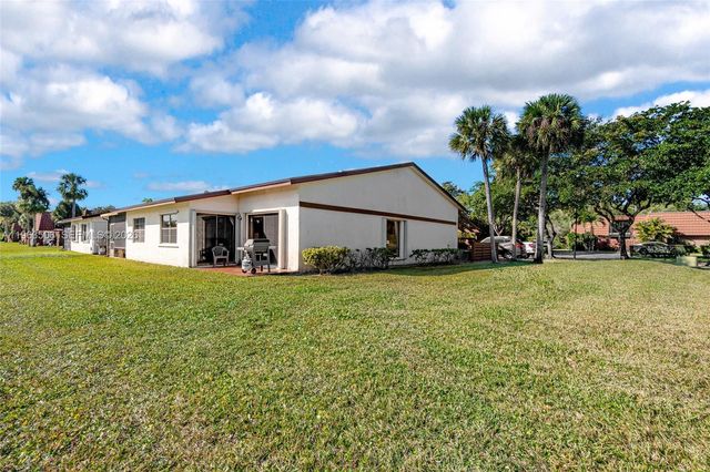 840 SW 120th Way, Davie, FL 33325