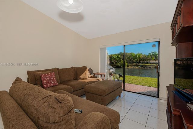 840 SW 120th Way, Davie, FL 33325