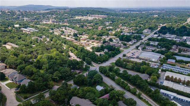 1722 N Gregg Avenue, Fayetteville, AR 72703