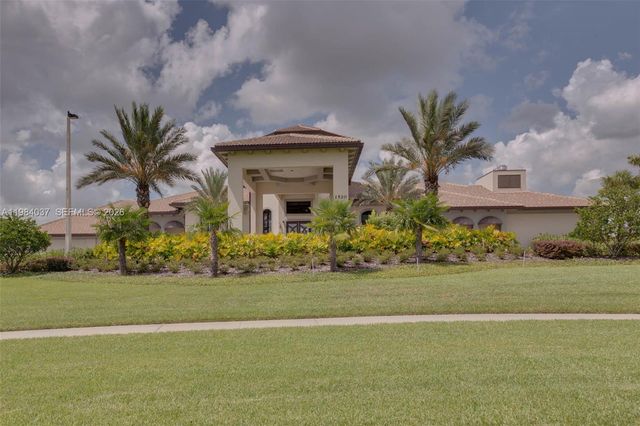992 Leasder Street, Davenport, FL 33896