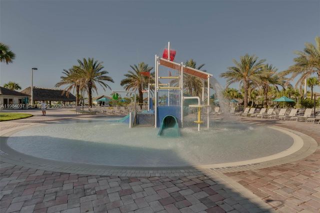 992 Leasder Street, Davenport, FL 33896