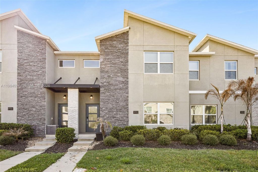 992 Leasder Street, Davenport, FL 33896