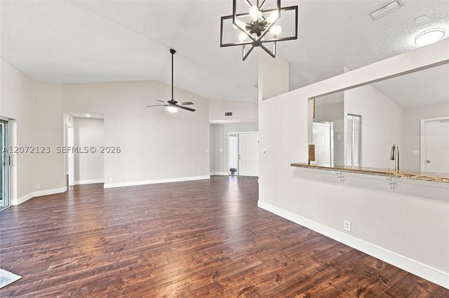 10425 NW 9th Mnr, Coral Springs, FL 33071
