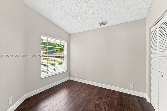 10425 NW 9th Mnr, Coral Springs, FL 33071