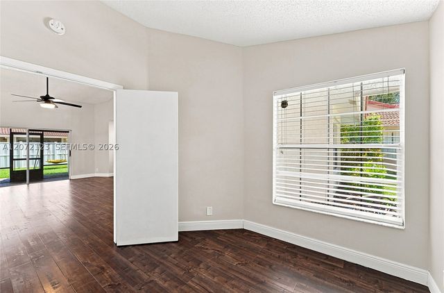 10425 NW 9th Mnr, Coral Springs, FL 33071