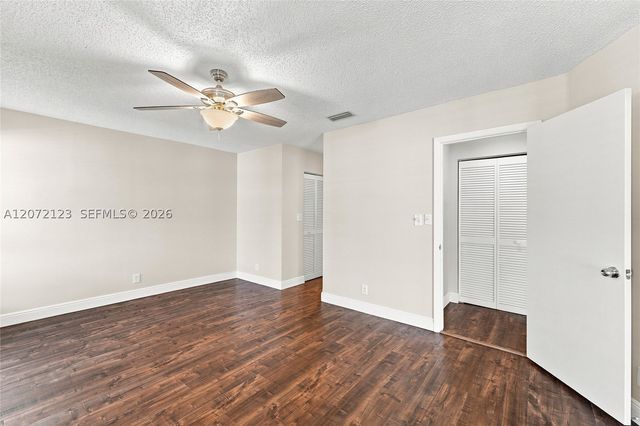 10425 NW 9th Mnr, Coral Springs, FL 33071