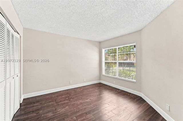 10425 NW 9th Mnr, Coral Springs, FL 33071