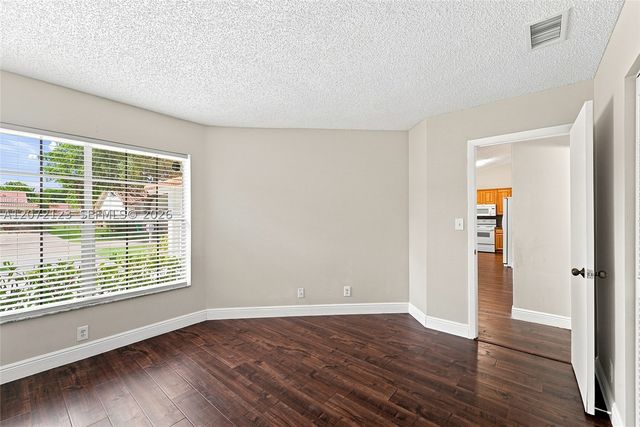10425 NW 9th Mnr, Coral Springs, FL 33071